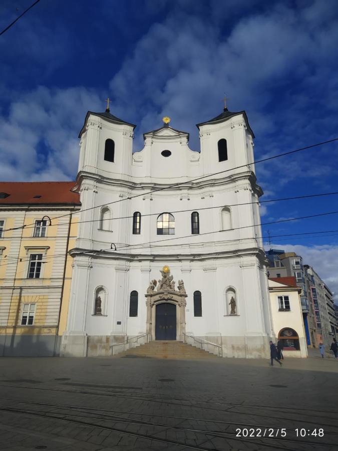 Krasny Byt S Vyhladmi V Historickom Centre Pressburg Exterior foto
